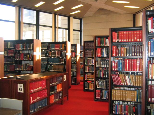 source: http://commons.wikimedia.org/wiki/File:Nm_toronto_university_of_toronto_library.jpg